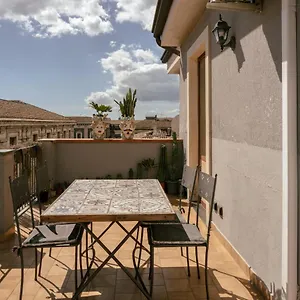 https://tetti-chiese.taorminaitalyhotels.com