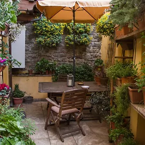 https://residenza-fra-le-torri.it-tuscanyhotel.com